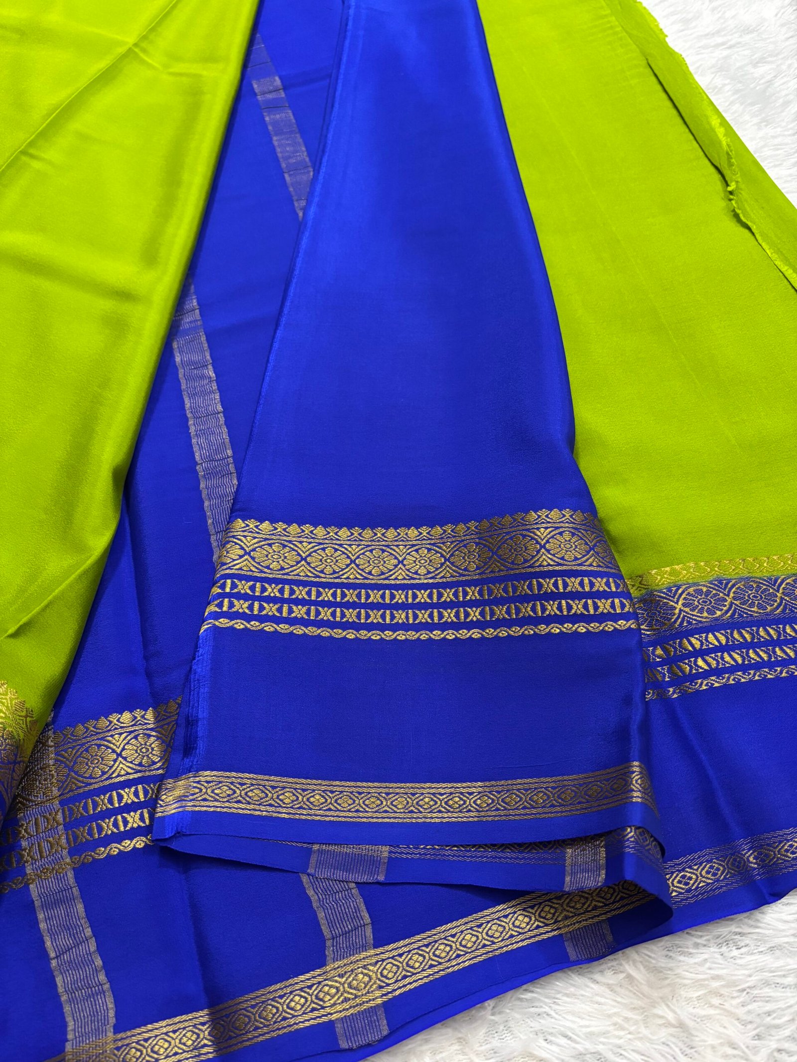 MDH509 - Parrot Green with Royal Blue - Image 4