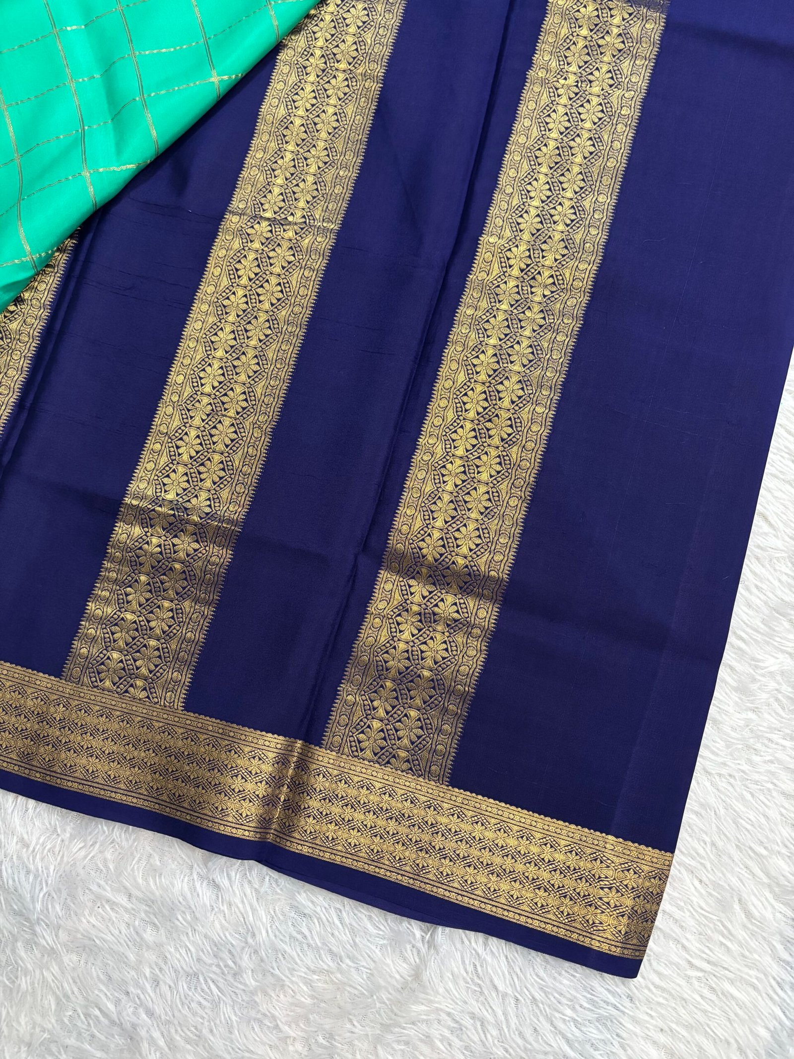 MDC403 - Rama Green with navy Blue - Image 3