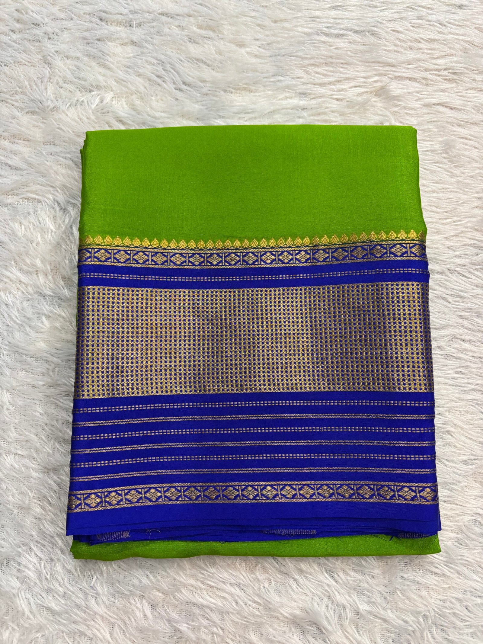 MDD502 - Parrot Green with Royal Blue