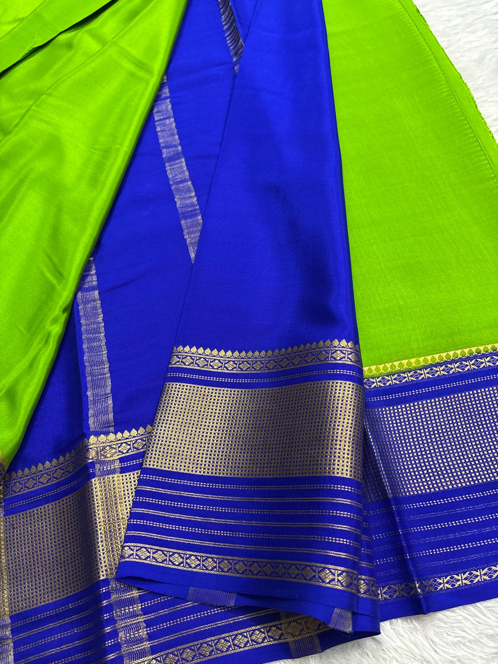 MDD502 - Parrot Green with Royal Blue - Image 3