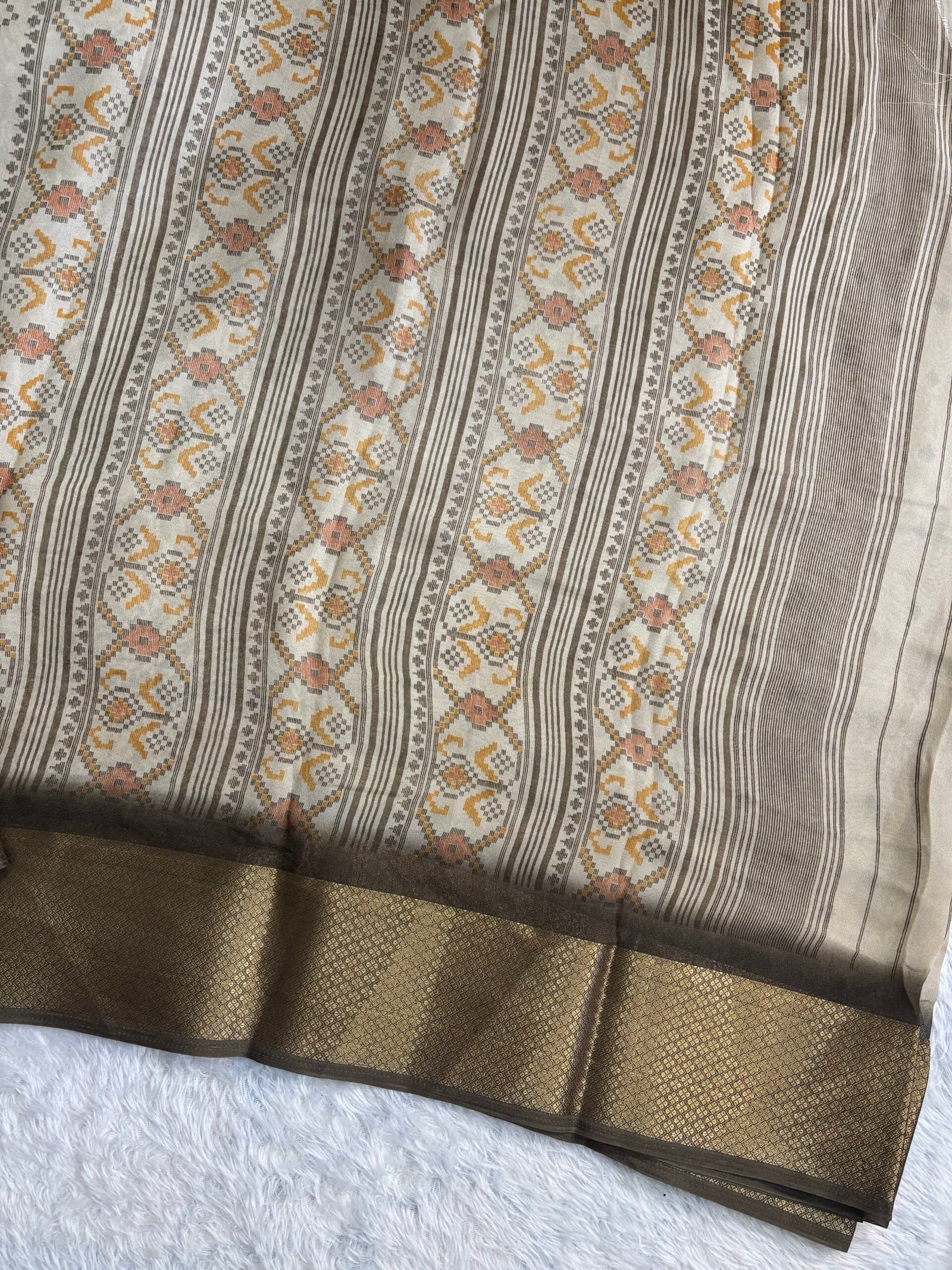 SDD2506 - Off White with Deep Olive Green - Image 3