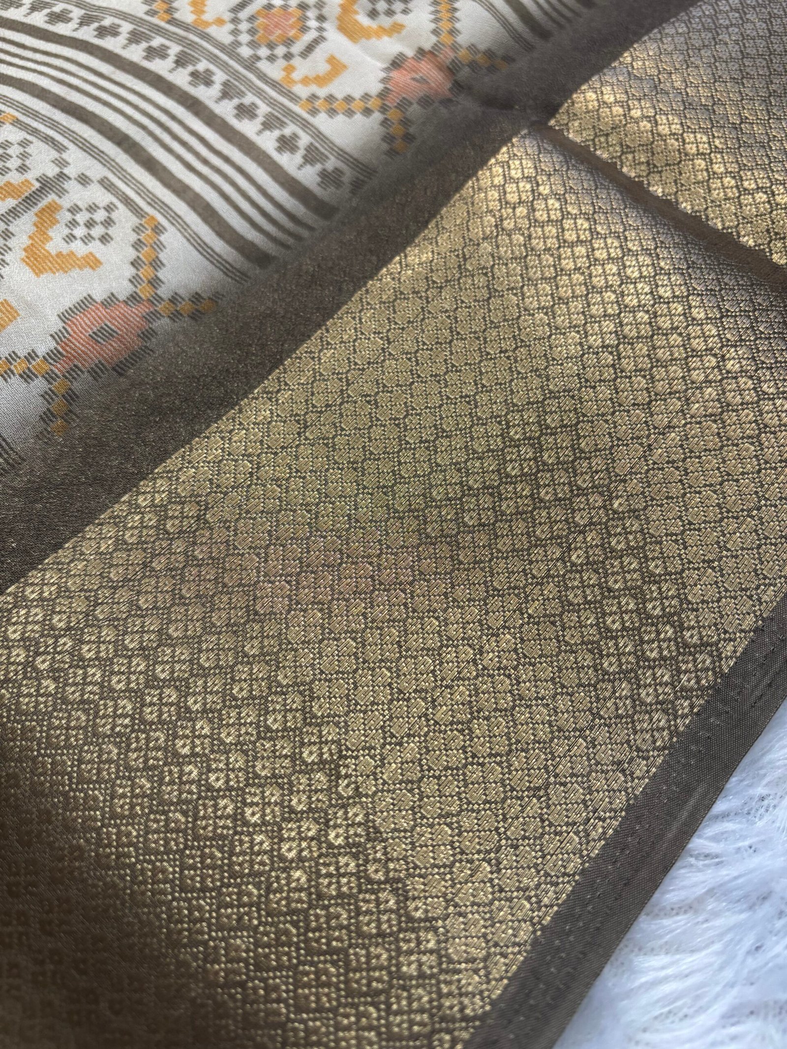 SDD2506 - Off White with Deep Olive Green - Image 2