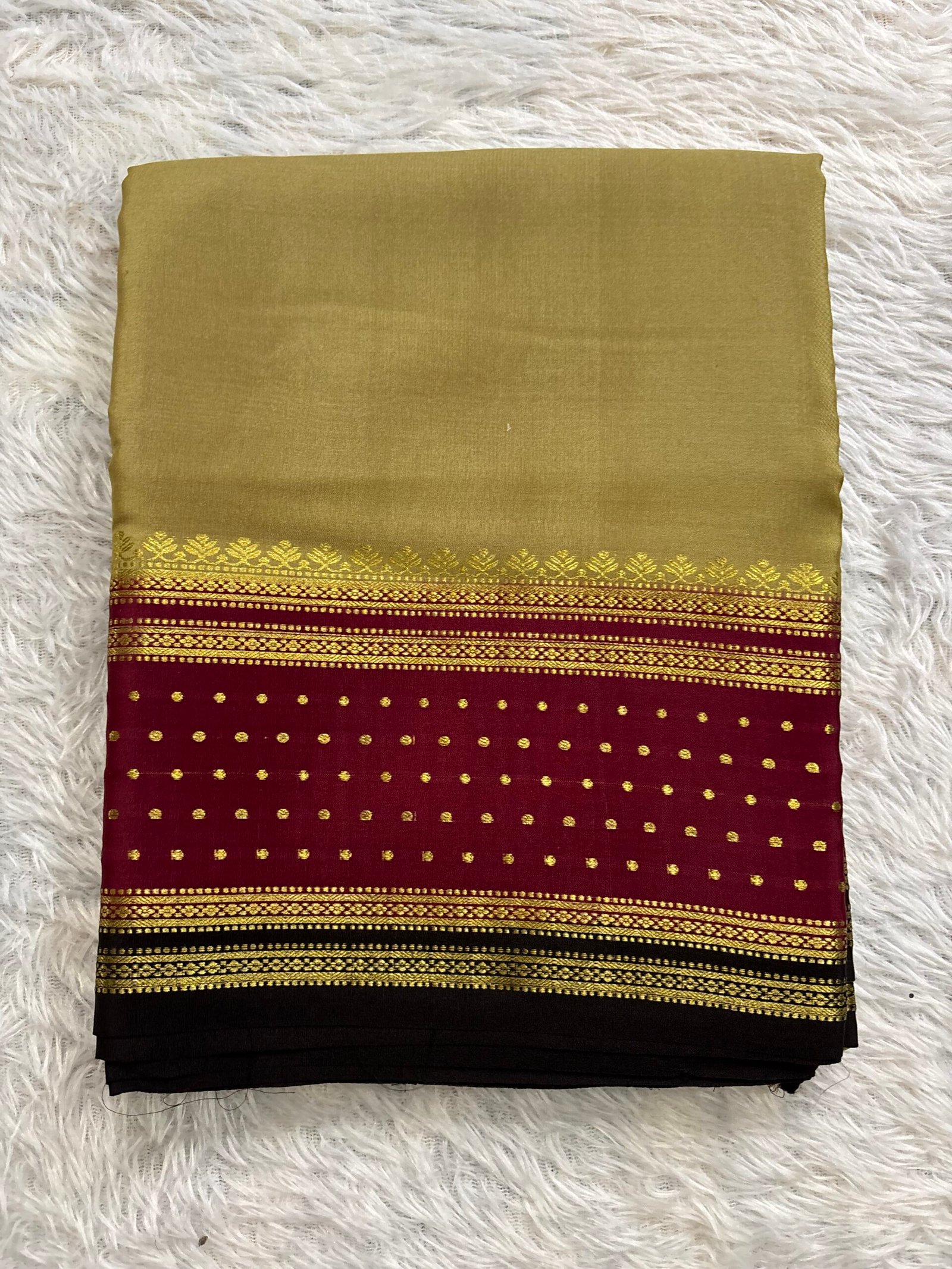 MDD515 - Khaki , Maroon and Black