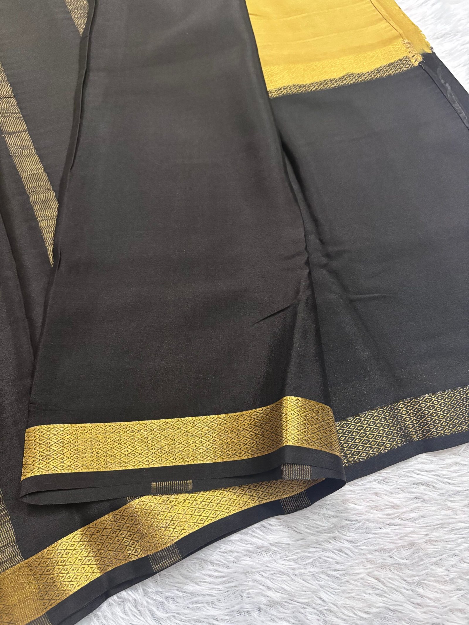 MRH863 - Black with Dark Beige - Image 4